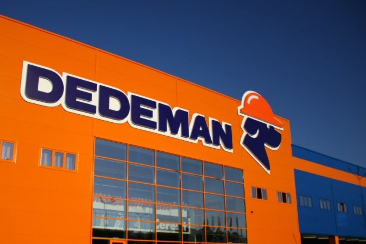 Dedeman, liderul pieței de bricolaj din România, face un pas important în strategia de expansiune prin fuziunea cu Navaria Ceramics, producător de plăci ceramice