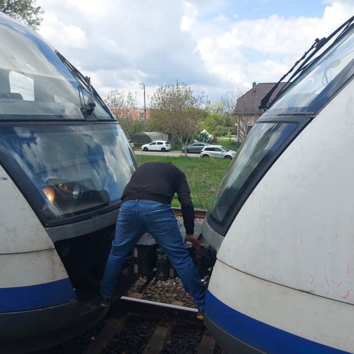 Defecțiune pe ruta Otopeni-București: Un tren a înregistrat întârzieri Un automotor care efectua cursa de la Aeroportul Otopeni spre București a suferit o defecțiune sâmbătă dimineață, provocând întârzieri în programul de transport feroviar
