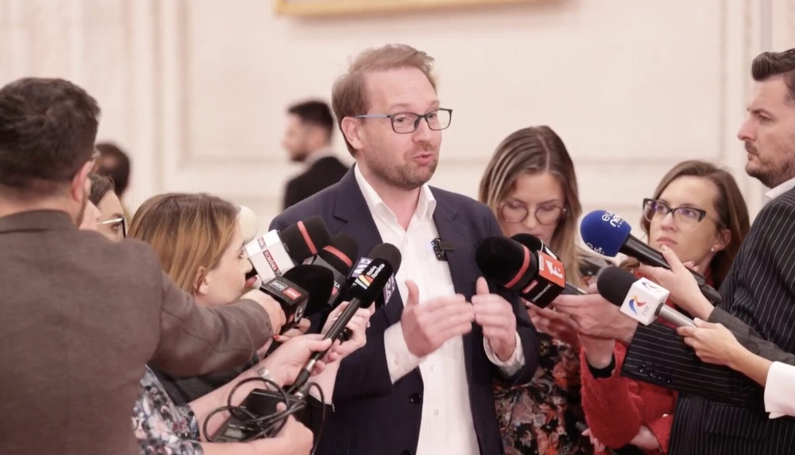 USR: Fără majoritate cu PSD dacă votează moțiune cu aur