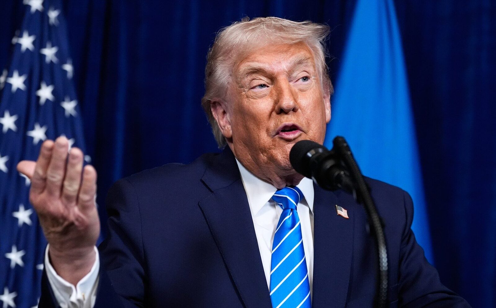 Trump atacă din nou aliații NATO, pe fondul tensiunilor geopolitice Fostul președinte american Donald Trump a criticat vineri aliații din NATO, într-o postare pe rețeaua sa socială, reluând un ton familiar de-al său cu privire la partenerii SUA, în special în ceea ce privește contribuțiile financiare și angajamentul militar
