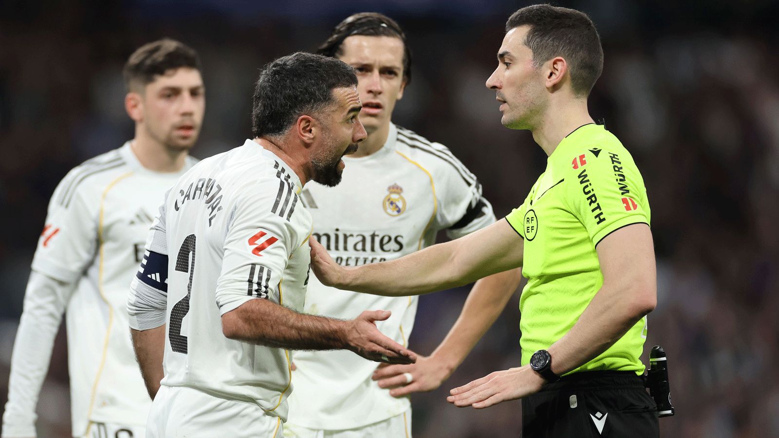 Real Madrid se poticnește din nou în cursa pentru titlu, fără Mbappe Madrid, Spania – Real Madrid, lipsită de serviciile vedetei sale Kylian Mbappe, accidentat, a suferit o nouă înfrângere surprinzătoare în lupta strânsă pentru titlu în La Liga