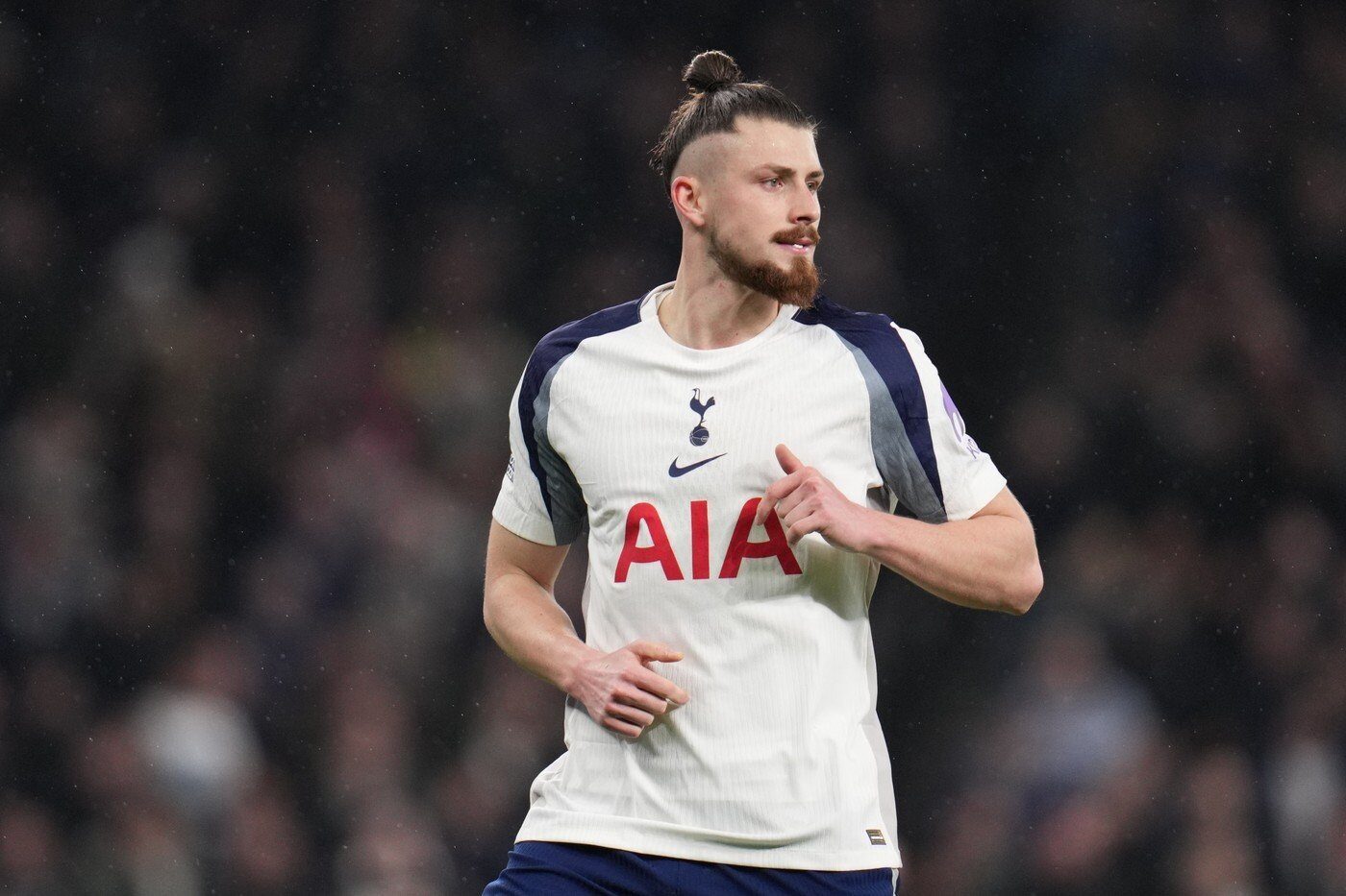 Drăgușin, absent de la meciul Tottenham – Crystal Palace din cauza protocolului medical Radu Drăgușin, fundașul român al celor de la Tottenham Hotspur, nu va fi disponibil pentru meciul din Premier League cu Crystal Palace