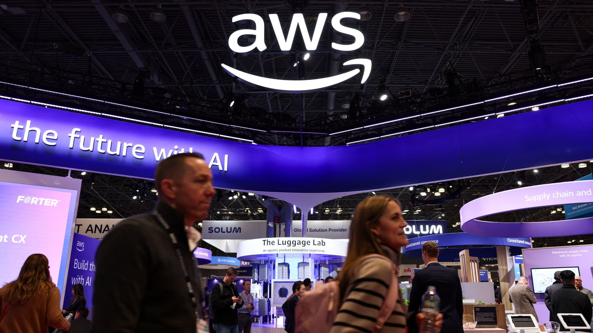 Atacuri cu drone vizează centrele de date AWS din Orientul Mijlociu, serviciile afectate Centrele de date Amazon Web Services (AWS) din Emiratele Arabe Unite și Bahrain au fost lovite de atacuri cu drone duminică, ceea ce a dus la întreruperea funcționării acestora