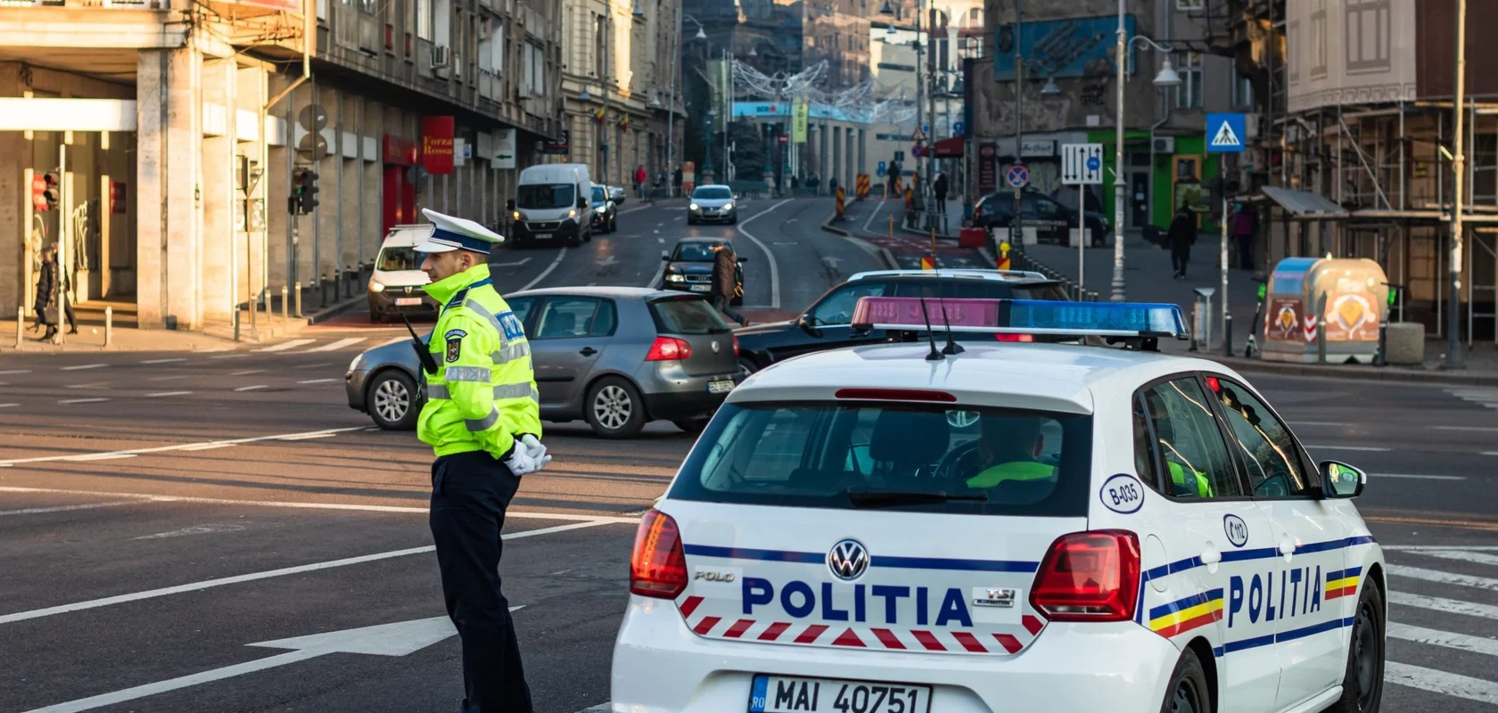 Amenzile rutiere: Când expiră și cum pot fi contestate Șoferii trebuie să fie atenți la termenele legale privind amenzile rutiere