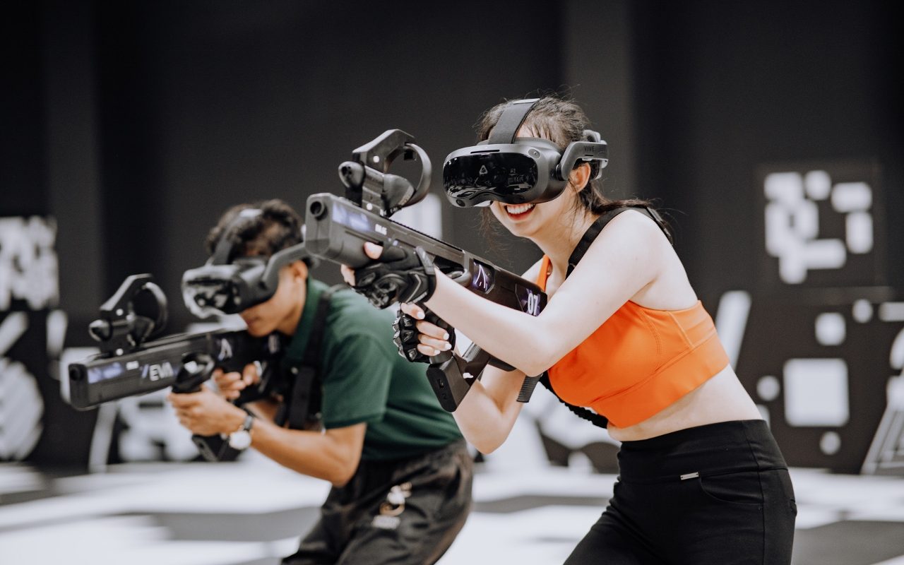 Vedete din online și artiști intră într-un turneu de gaming vr pentru cauze caritabile Un eveniment caritabil inedit are loc la București, unde 30 de personalități din mediul online și zona artistică se vor întrece într-un turneu de esports în realitate virtuală