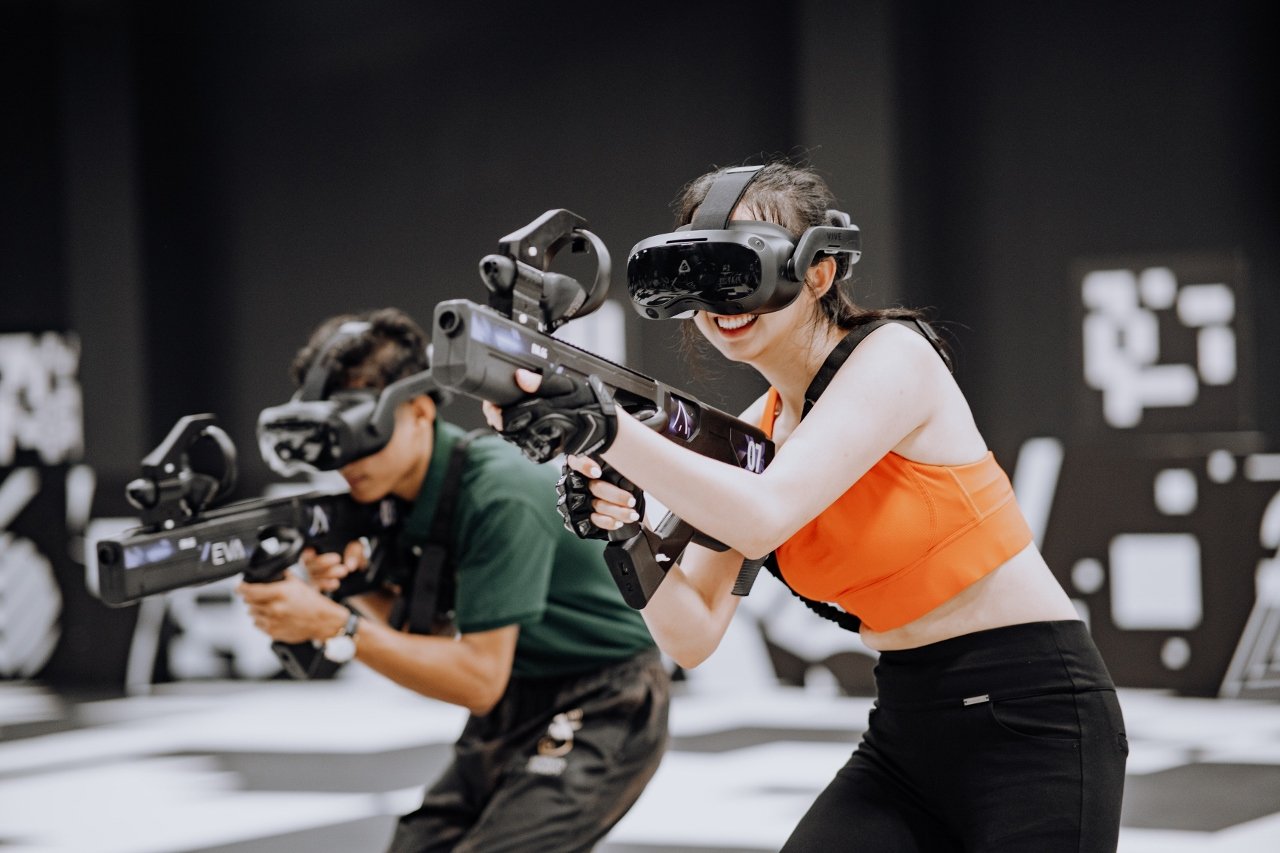 Vedete din online și artiști intră într-un turneu de gaming vr pentru cauze caritabile Un eveniment caritabil inedit are loc la București, unde 30 de personalități din mediul online și zona artistică se vor întrece într-un turneu de esports în realitate virtuală