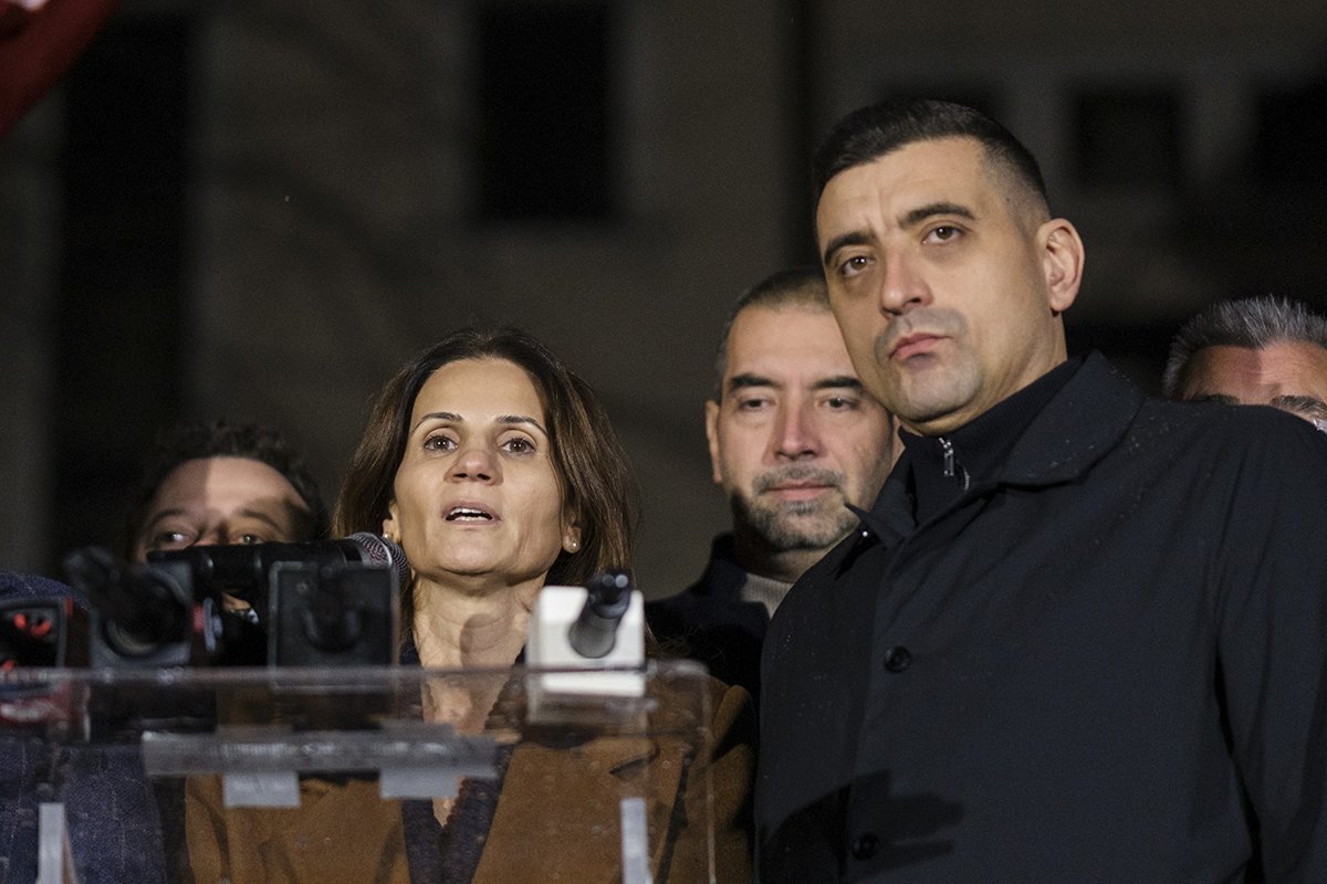 AUR, împotriva avioanelor americane în România: Poziția lui Simion, explicată la Realitatea TV Partidul Alianța pentru Unirea Românilor (AUR) a votat împotriva cererii Statelor Unite ale Americii de a amplasa în România avioane americane de realimentare și echipamente de comunicații satelitare