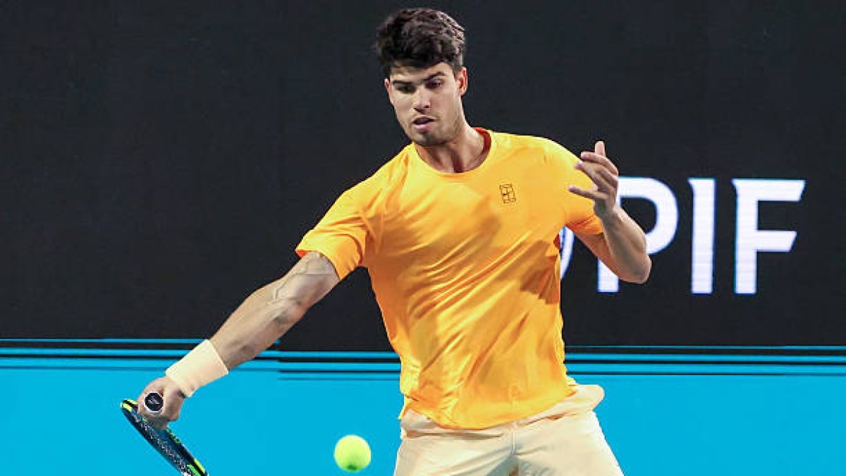 Alcaraz, învins surprinzător la Miami: A doua oară când pierde ca număr unu mondial în fața unui outsider Carlos Alcaraz, actualul lider mondial în tenis, a suferit o înfrângere neașteptată în turul trei al Miami Open 2026