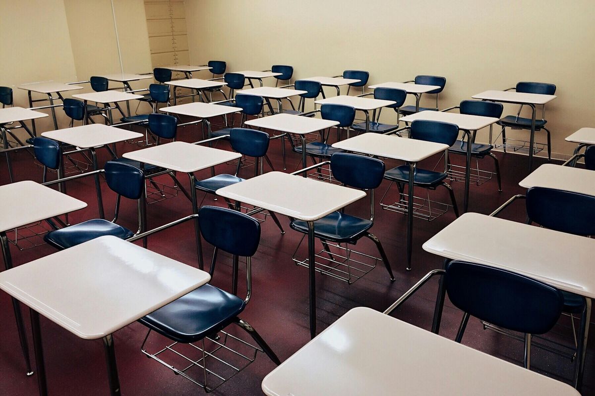 Zeci de elevi și profesori români, blocați în Dubai din cauza conflictului din Orientul Mijlociu Sute de elevi și cadre didactice din România se confruntă cu dificultăți în urma situației tensionate din Orientul Mijlociu, fiind blocați în Dubai în timpul vacanței de schi