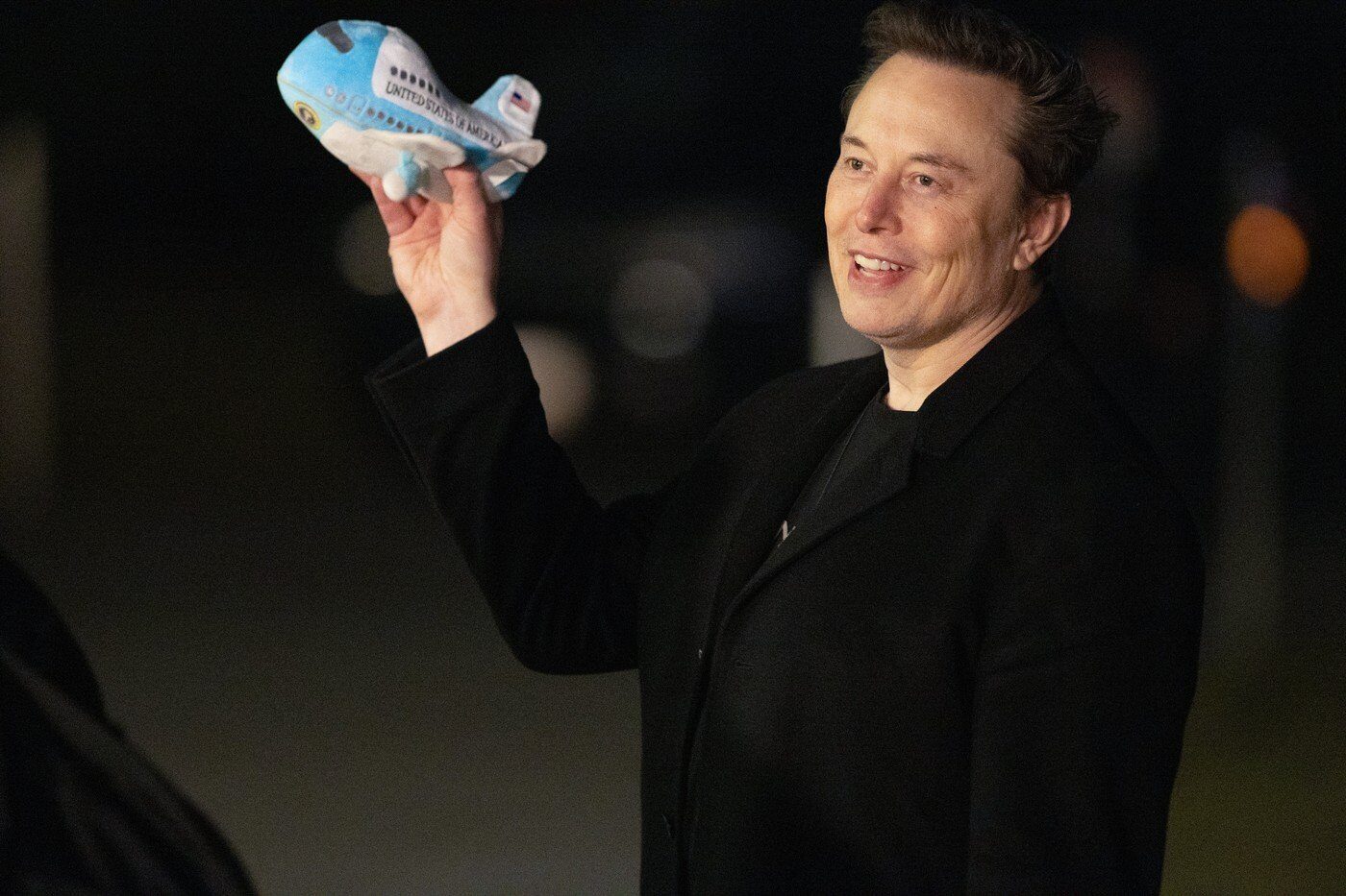Elon Musk, încoronat din nou cel mai bogat om al planetei Elon Musk, controversatul om de afaceri, a reușit să își consolideze poziția de lider în clasamentul celor mai bogați oameni din lume, publicat recent de revista Forbes