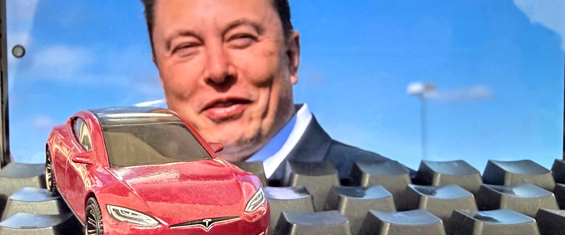 Tesla plănuiește o fabrică uriașă de cipuri pentru a-și controla viitorul în domeniul inteligenței artificiale Tesla, compania fondată de Elon Musk, ar putea construi propria fabrică de cipuri, dedicată în special sistemelor de inteligență artificială (AI)