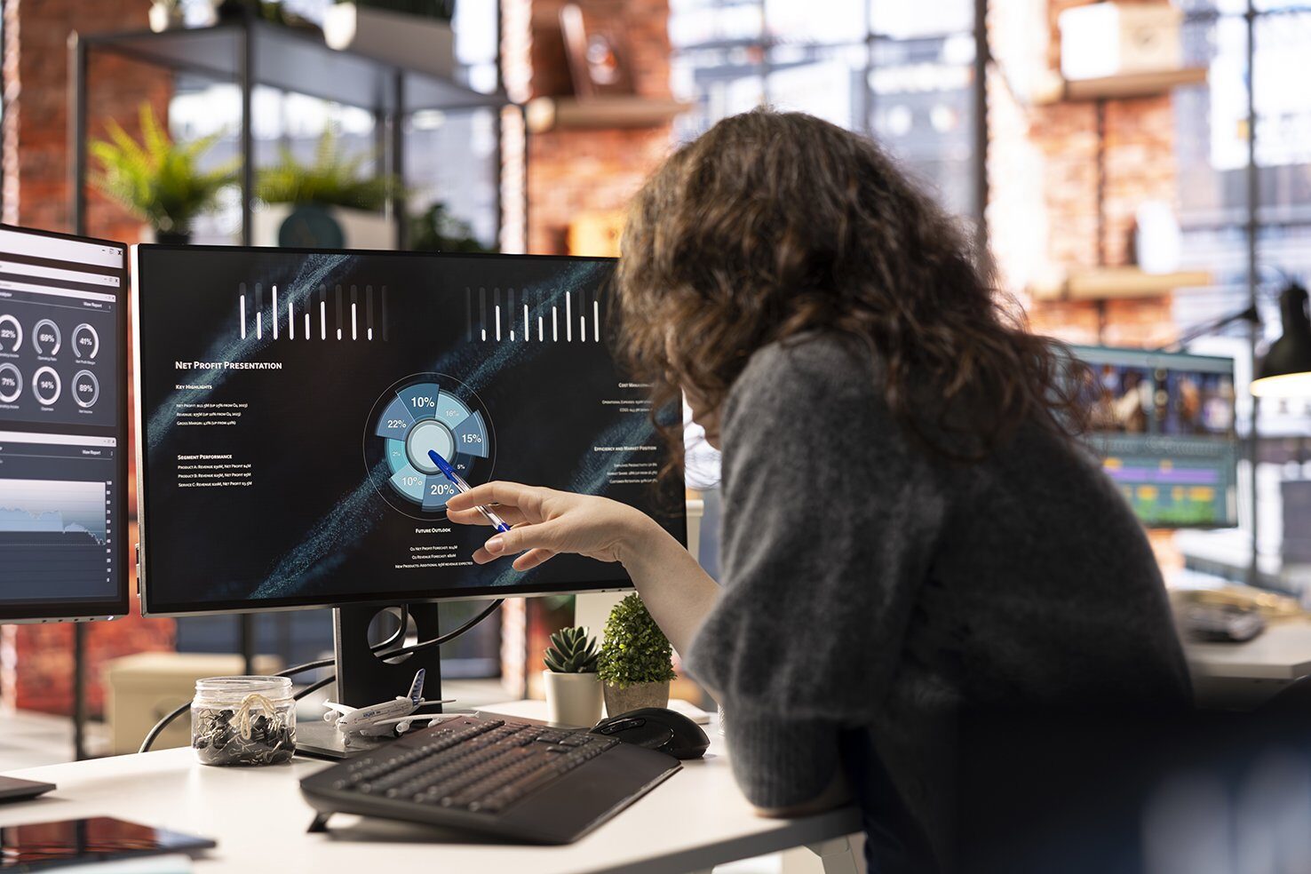 AI-ul redefinește productivitatea în companii: angajații economisesc ore prețioase cu ajutorul tehnologiei Adoptarea inteligenței artificiale (AI) în mediul de lucru crește rapid, cu un impact semnificativ asupra productivității