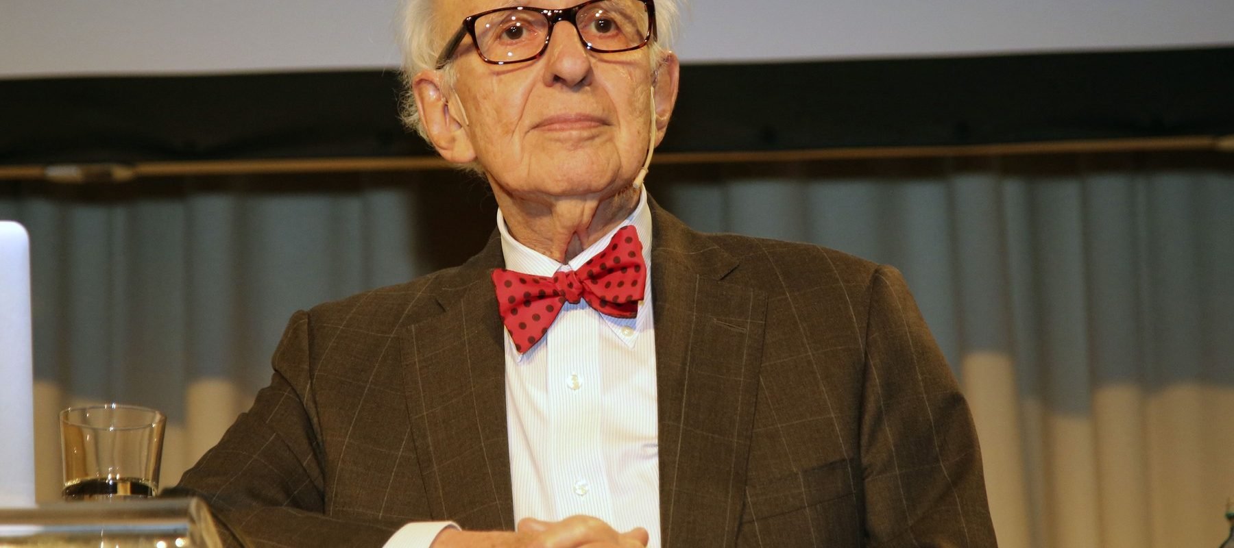 Un neurobiolog a disecat mecanismele memoriei, pornind de la un melc marin Amintirile nu sunt simple impresii trecătoare, ci modificări reale ale conexiunilor dintre neuroni