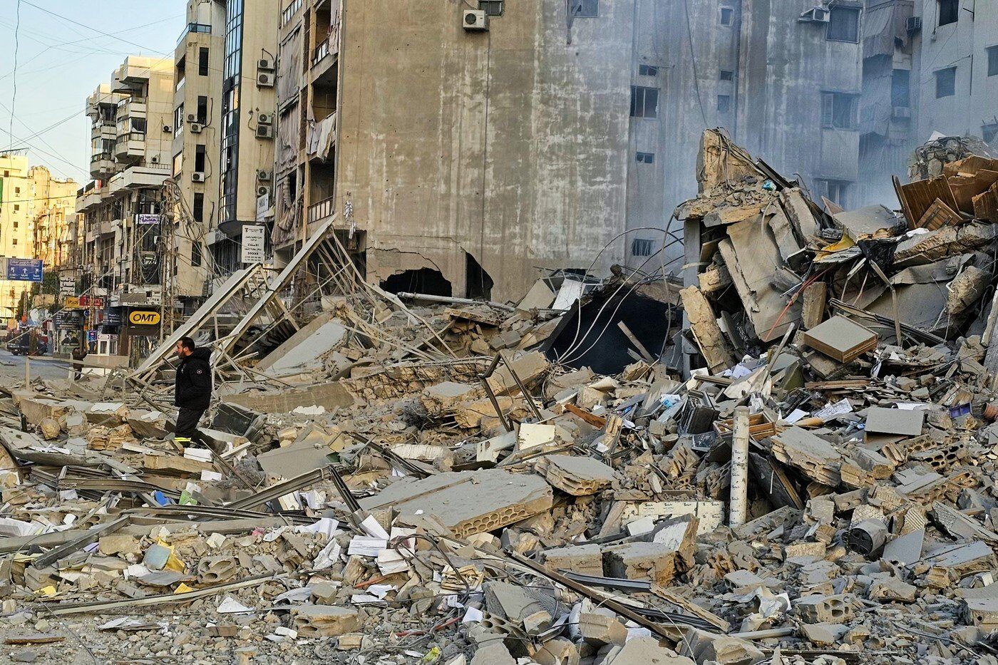 Război la scară largă în Orientul Mijlociu: Israelul lovește Teheranul, SUA și Marea Britanie intensifică atacurile Conflictul din Orientul Mijlociu escaladează rapid, cu atacuri masive ale Israelului asupra Teheranului și riposte iraniene