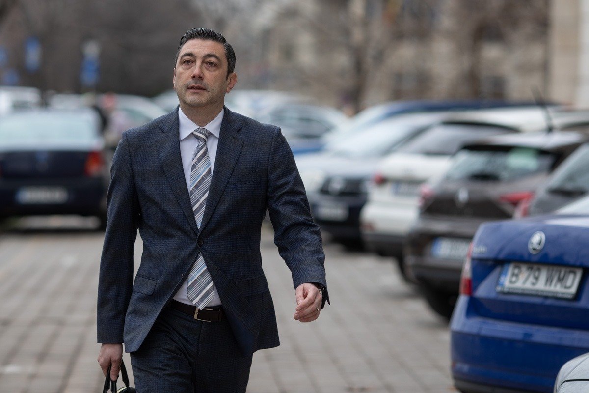 Procurorul General, pus la încercare de întrebările CSM privind DIICOT Procurorul general al României, Alexandru Florența, a fost interogat miercuri de Secția pentru procurori a Consiliului Superior al Magistraturii (CSM), în contextul candidaturii sale pentru funcția de procuror șef adjunct al Direcției de Investigare a Infracțiunilor de Criminalitate Organizată și Terorism (DIICOT)