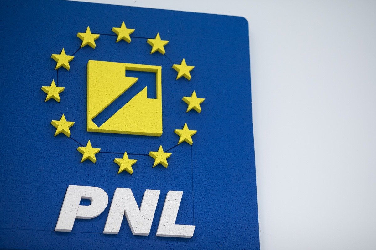 PNL cere PSD să se delimiteze de Adrian Câciu după incidentul cu deputata Gabriela Horga Partidul Național Liberal (PNL) a solicitat marți Partidului Social Democrat (PSD) să ia distanță de fostul ministru de Finanțe, Adrian Câciu, în urma unui incident petrecut în timpul dezbaterilor asupra bugetului