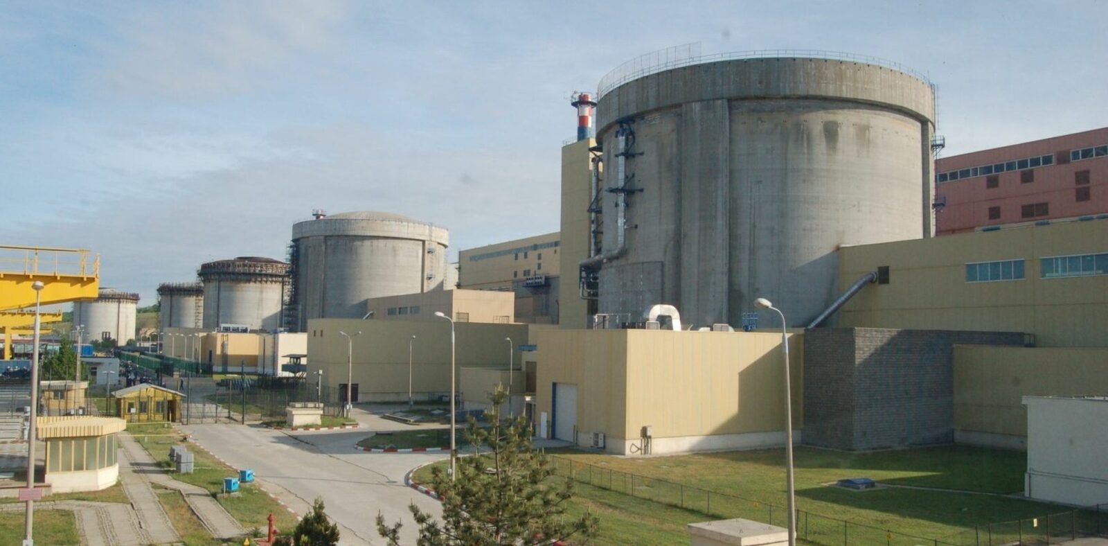 Nuclearelectrica alocă peste 1,3 milioane de lei pentru mentenanța echipamentelor de la Cernavodă Compania Națională Nuclearelectrica a lansat o licitație pentru servicii de reparații și întreținere a aparatelor de măsurare utilizate la Centrala Nucleară Electrică (CNE) Cernavodă