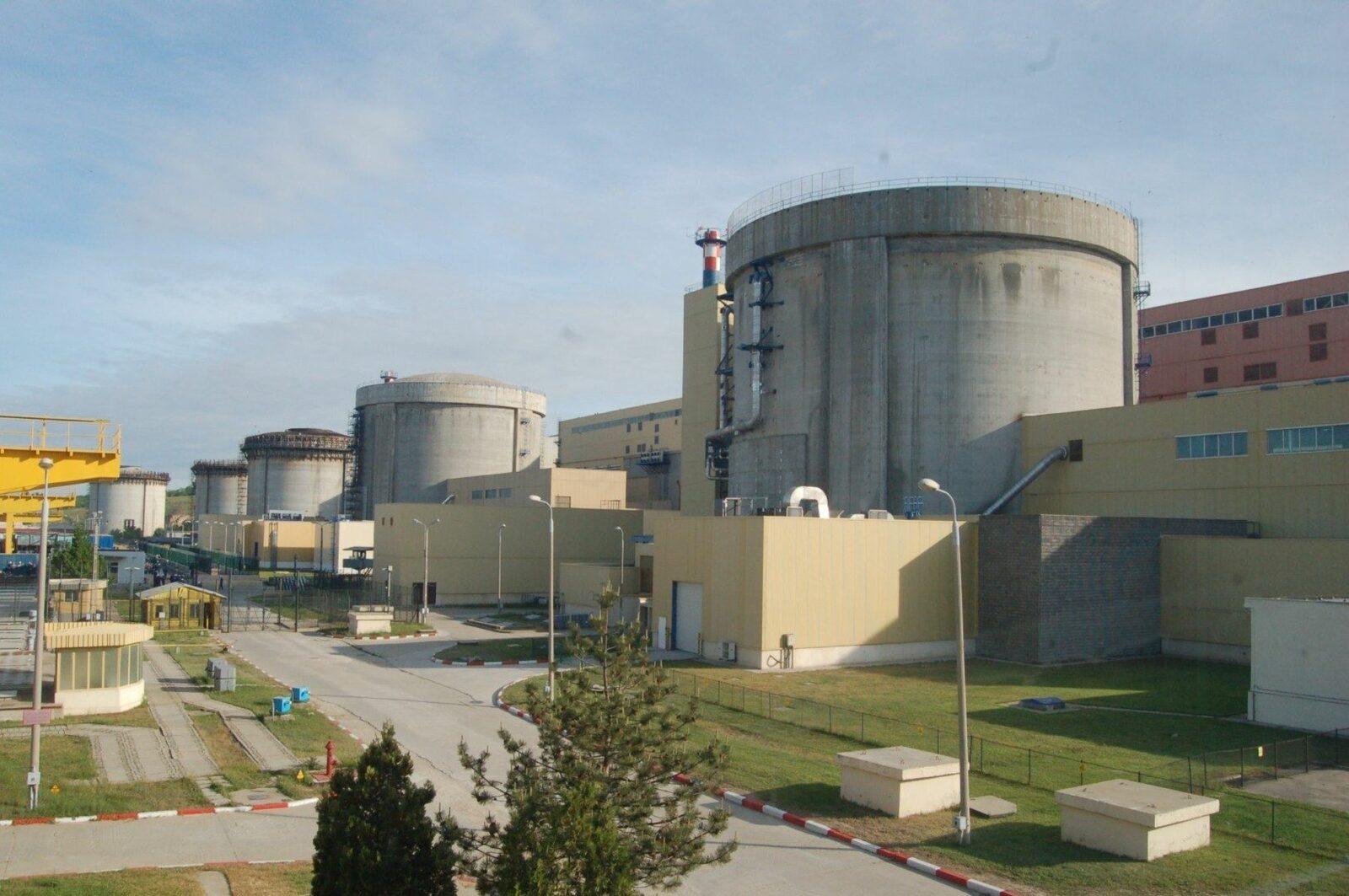 Nuclearelectrica alocă peste 1,3 milioane de lei pentru mentenanța echipamentelor de la Cernavodă Compania Națională Nuclearelectrica a lansat o licitație pentru servicii de reparații și întreținere a aparatelor de măsurare utilizate la Centrala Nucleară Electrică (CNE) Cernavodă