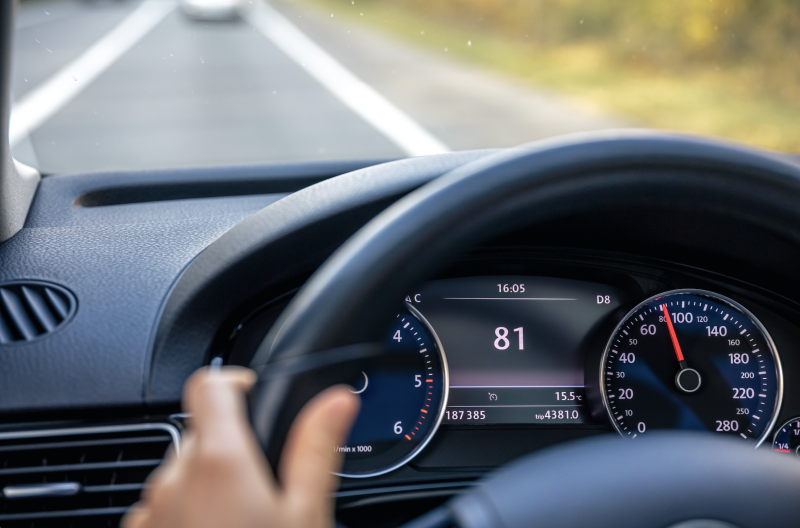Piața auto second-hand, sub semnul întrebării: kilometrajele trucate și riscurile ascunse pentru cumpărători Piața auto second-hand din România se confruntă cu o scădere a transparenței, potrivit unei analize recente