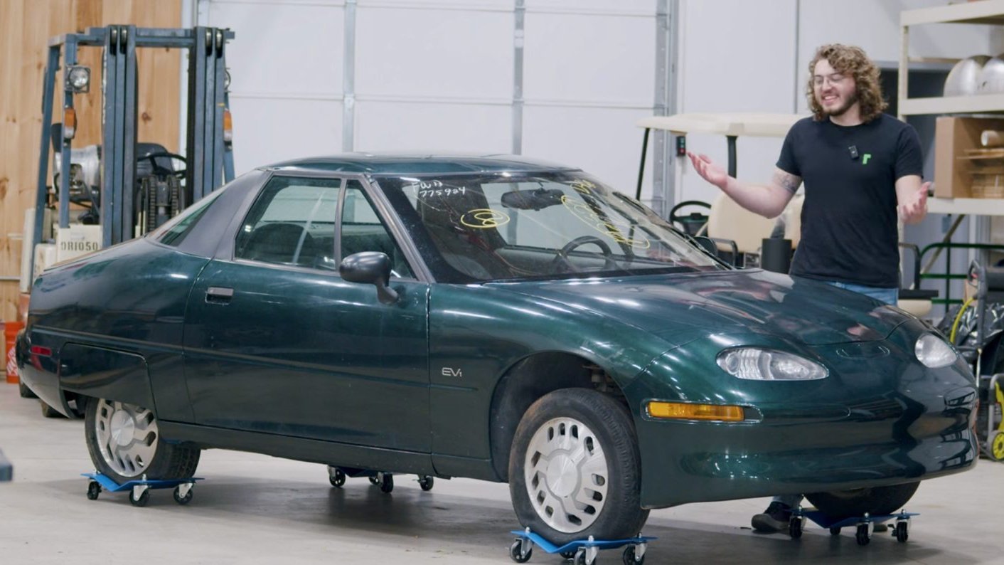 Un model electric din anii ’90 revine la viață: GM EV1, o lecție de istorie auto Un automobil electric, considerat mult timp un simbol al unei oportunități ratate, este pe cale să revină pe șosele