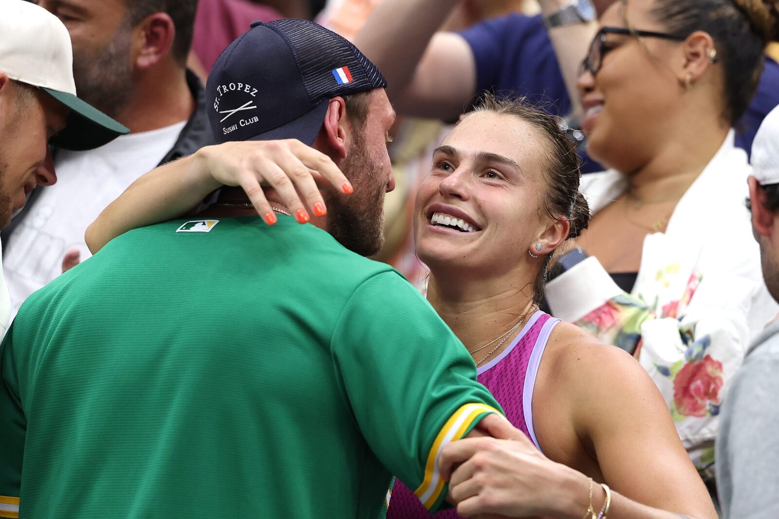 Aryna Sabalenka, numărul 1 mondial în tenisul feminin, s-a logodit Aryna Sabalenka, o figură proeminentă în lumea tenisului mondial, a anunțat recent logodna sa