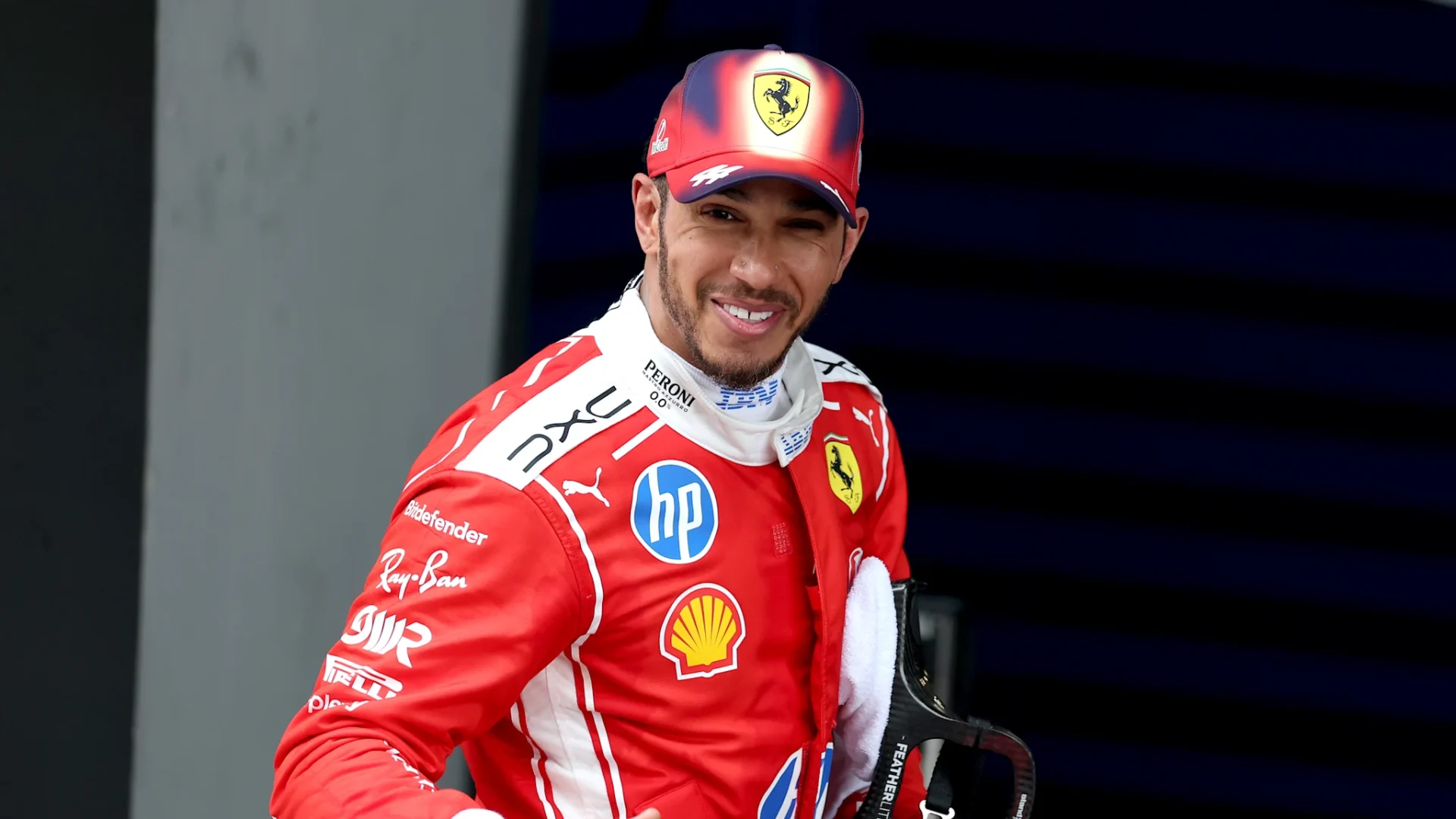 Hamilton, fericit după o cursă palpitantă cu Leclerc și urcă pe podium la Ferrari Shanghai, China – Lewis Hamilton a avut parte de o cursă de neuitat în Marele Premiu al Chinei, declarând ulterior că a fost „una dintre cele mai plăcute curse” din carieră