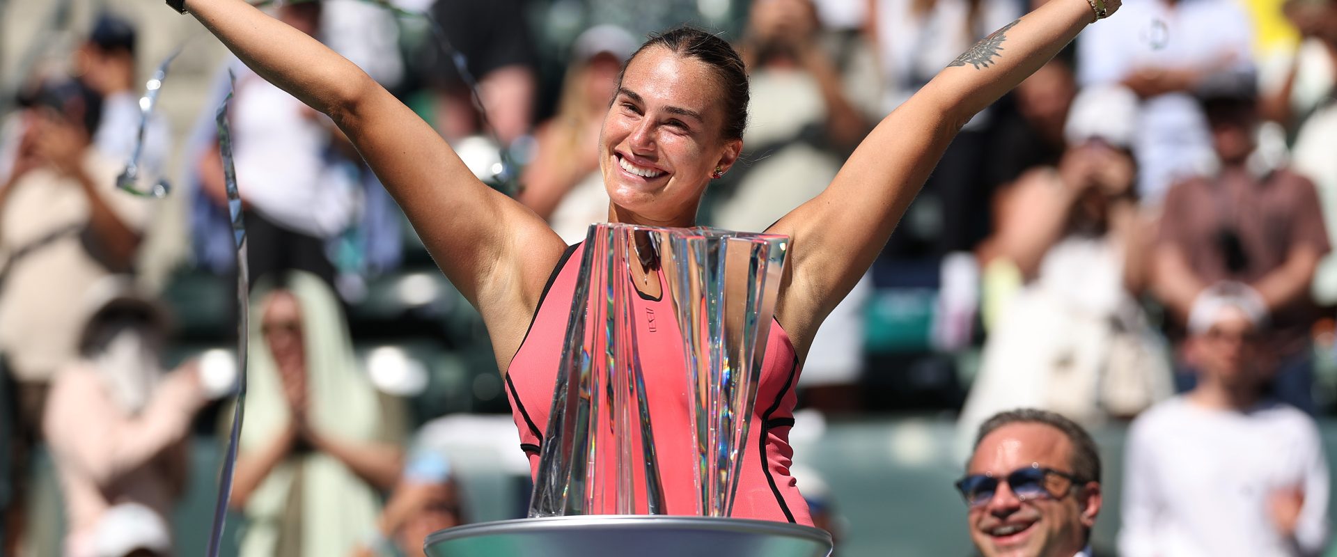Sabalenka, în sfârșit campioană la Indian Wells după o finală dramatică cu Rybakina Aryna Sabalenka, numărul 1 mondial, a cucerit mult doritul trofeu la Indian Wells, învingând-o pe Elena Rybakina, numărul 2 mondial, cu 3-6, 6-3, 7-6 (6)