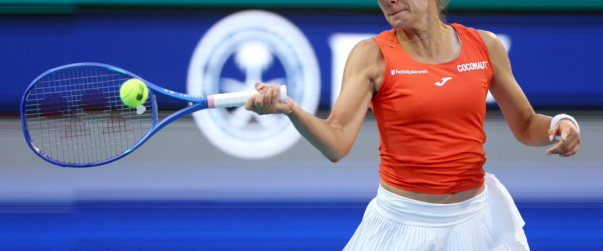 Linette produce surpriza la Miami Open: Swiatek, eliminată într-un meci dramatic Miami, SUA – Magda Linette, clasată pe locul 50 mondial, a reușit o performanță de excepție la Miami Open, eliminând-o pe Iga Swiatek, numărul 1 mondial, într-un meci de trei seturi, joi seară