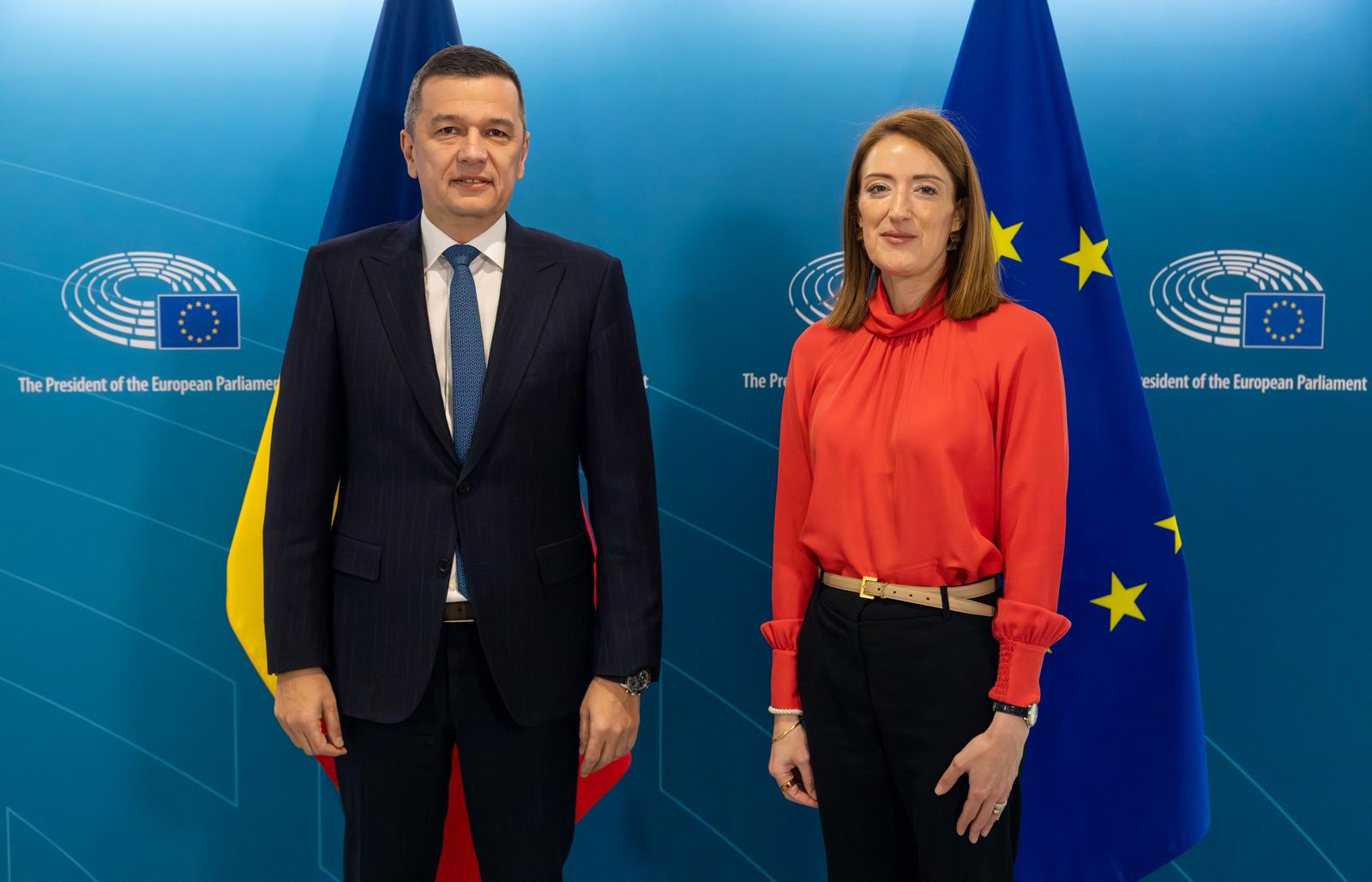Grindeanu discută la Bruxelles despre guvernare și posibile alianțe politice Președintele PSD, Sorin Grindeanu, a avut joi o serie de discuții la Bruxelles cu Roberta Metsola, președinta Parlamentului European, axate pe agenda politică internă a României și viitorul guvernării