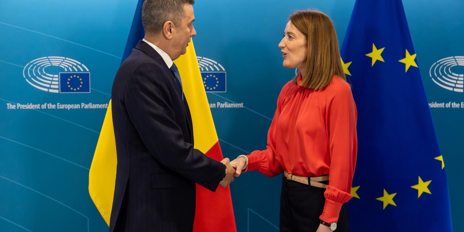 Grindeanu discută la Bruxelles despre prețurile carburanților și coalizarea cu PNL Președintele PSD, Sorin Grindeanu, s-a întâlnit joi la Bruxelles cu Roberta Metsola, președinta Parlamentului European