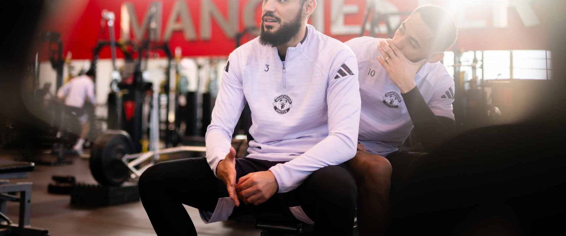 Brown Predicts: Schimbări Tactice și Vedete pe Turf pentru Manchester United Fostul fundaș al lui Manchester United, Wes Brown, anticipează o serie de schimbări în echipa „diavolilor roșii” pentru meciul de miercuri seară, inclusiv o înlocuire pe postul de fundaș dreapta