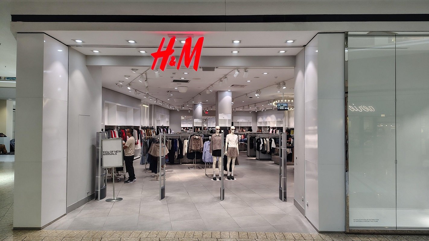 H&M introduce plata în rate prin Klarna pentru clienții din România și Ungaria H&M extinde opțiunile de plată online pentru clienții din România și Ungaria, prin integrarea serviciului Klarna