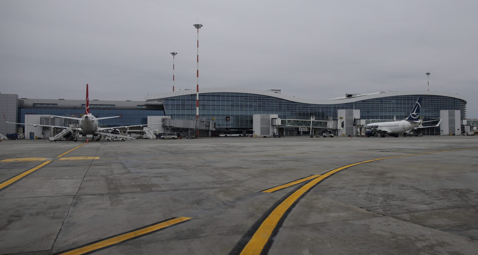 Wizz Air suspendă zborurile pe ruta București-Dubai până în 2026 Compania low-cost Wizz Air a suspendat zborurile pe ruta București – Dubai, acestea urmând să fie reluate abia în toamna anului 2026