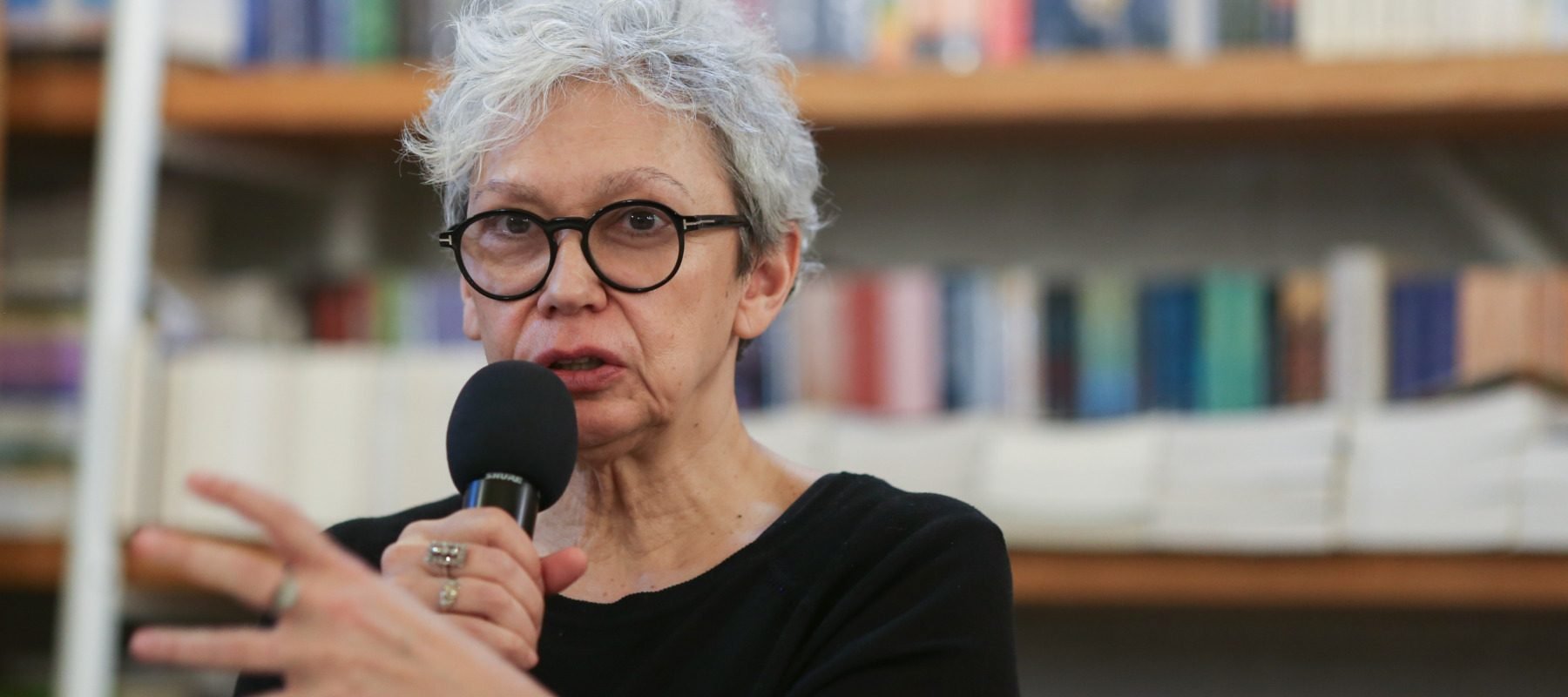 Oana Pellea, despre procesul privind drepturile de autor ale tatălui său: „De doi ani se schimbă judecătorul la fiecare termen” Actrița Oana Pellea a adus în atenția publică, printr-o postare pe Facebook, situația procesului privind drepturile de autor asupra repertoriului tatălui său, regretatul actor Amza Pellea