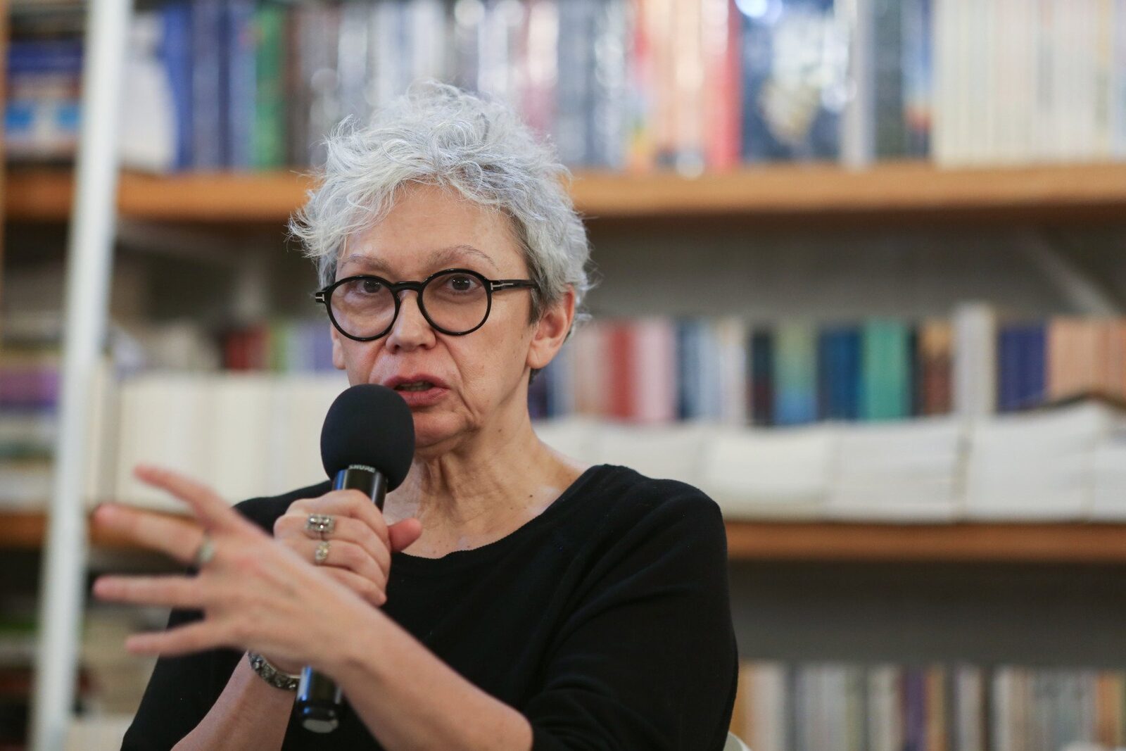 Oana Pellea, despre procesul privind drepturile de autor ale tatălui său: „De doi ani se schimbă judecătorul la fiecare termen” Actrița Oana Pellea a adus în atenția publică, printr-o postare pe Facebook, situația procesului privind drepturile de autor asupra repertoriului tatălui său, regretatul actor Amza Pellea