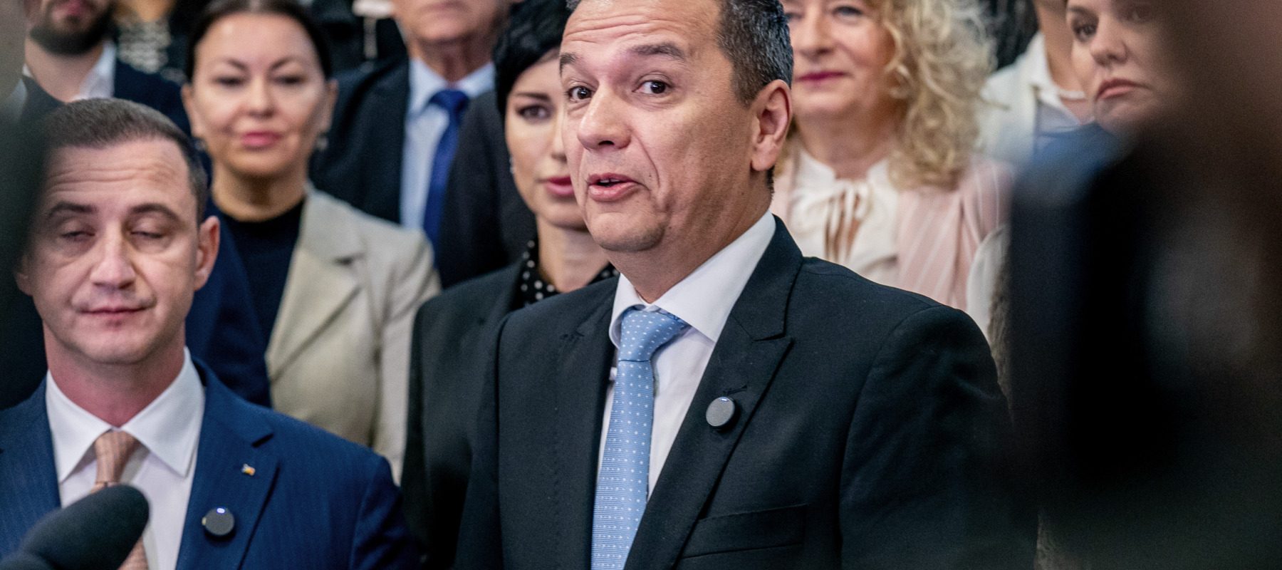 Social-democrații amână votul pentru Avocatul Poporului Votul pentru funcția de Avocat al Poporului, programat pentru marți, 10 martie, a fost amânat, conform informațiilor obținute de la surse politice