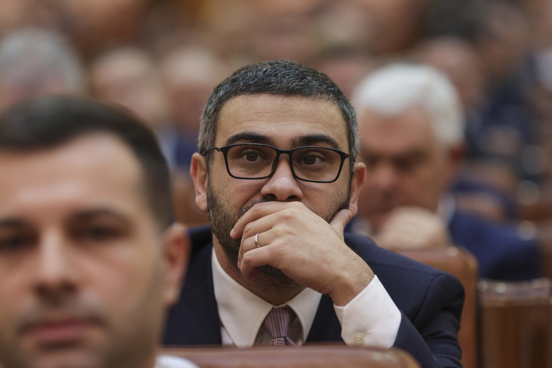 Ajutorul financiar pentru pensionari, întârziat din cauza legislației Pensionarii cu venituri sub 3.000 de lei ar putea primi cu întârziere ajutorul financiar promis, care trebuia să ajungă înainte de sărbătorile pascale