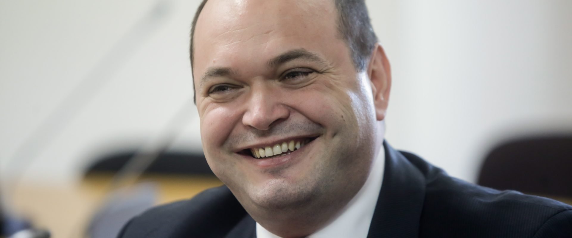 Guvernul exclude plafonarea prețurilor la carburanți, invocând constrângeri bugetare București – Executivul României nu are resursele financiare necesare pentru a reduce semnificativ prețul la pompă al carburanților „pentru toată lumea”