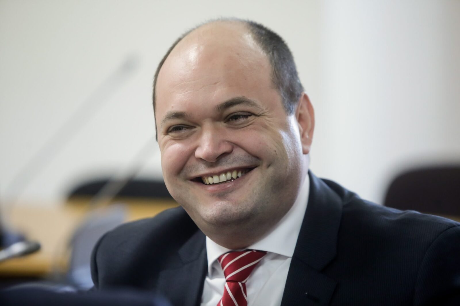 Guvernul exclude plafonarea prețurilor la carburanți, invocând constrângeri bugetare București – Executivul României nu are resursele financiare necesare pentru a reduce semnificativ prețul la pompă al carburanților „pentru toată lumea”