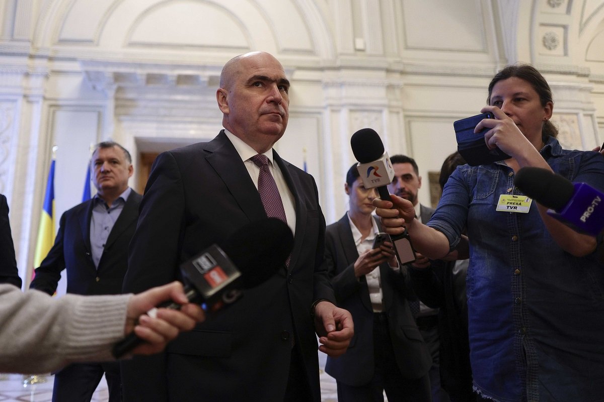 Guvernul pregătește ordonanța de urgență pentru criza carburanților Premierul Ilie Bolojan a anunțat că Guvernul va adopta o ordonanță de urgență pentru a gestiona criza de pe piața carburanților