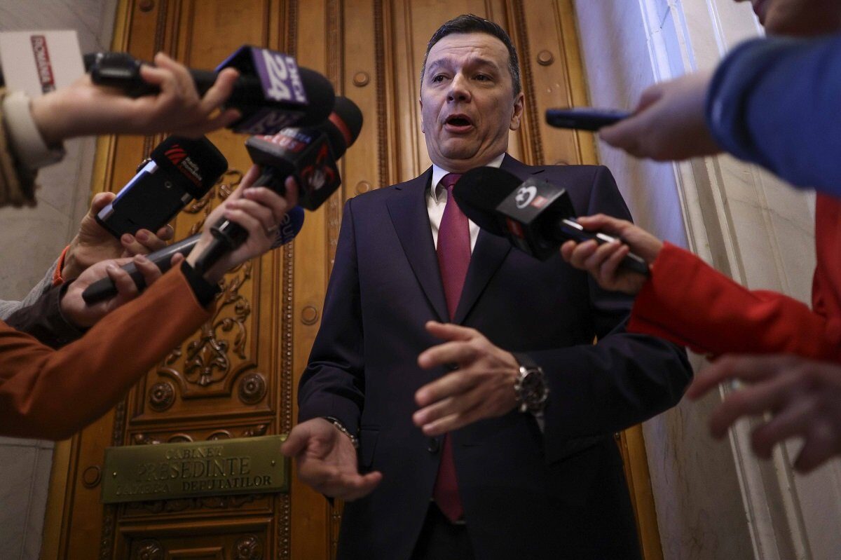Grindeanu: PSD menține distanța față de AUR, dar aruncă săgeți spre PNL Președintele PSD, Sorin Grindeanu, a declarat într-o intervenție televizată că partidul său rămâne ferm în poziția de a nu colabora cu formațiunea extremistă AUR