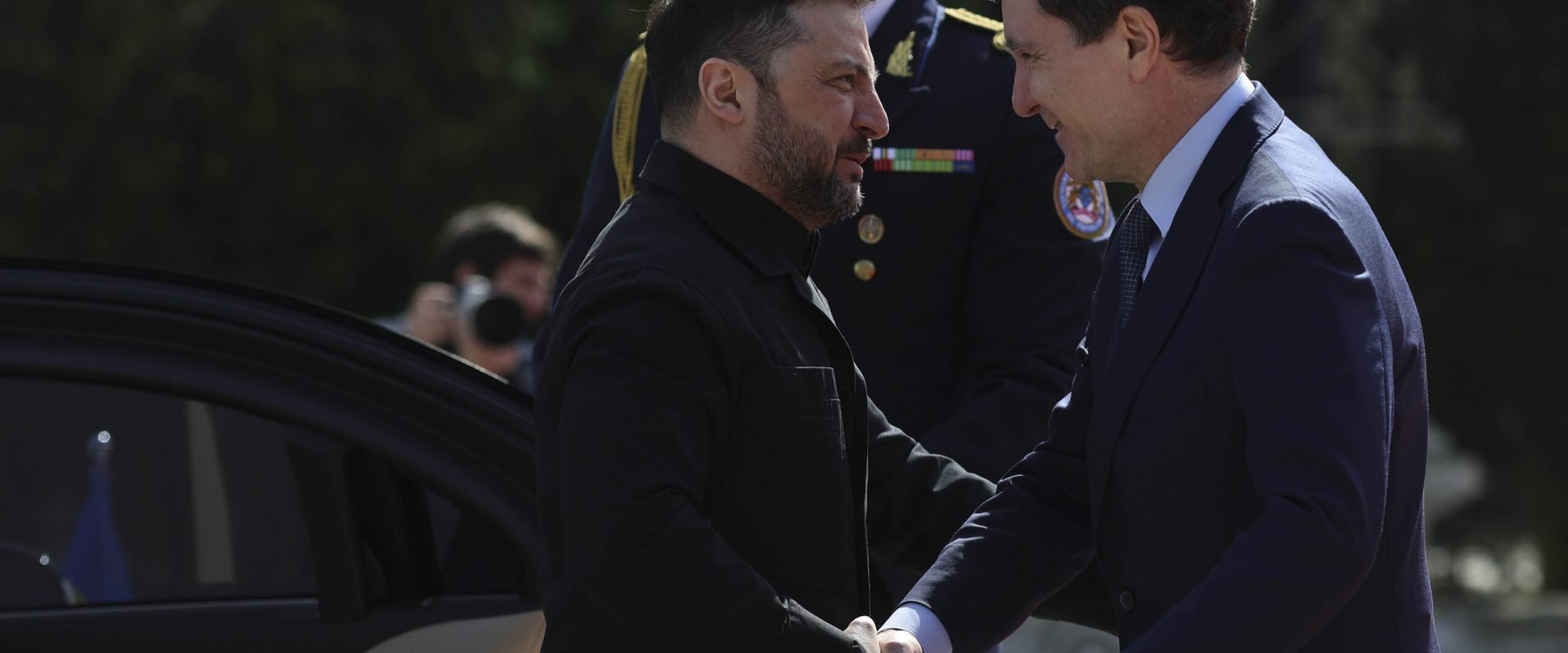 România și Ucraina vor colabora în domeniul energetic Președintele Klaus Iohannis și omologul său ucrainean, Volodimir Zelenski, au semnat joi, la Cotroceni, un acord-cadru de cooperare în sectorul energetic