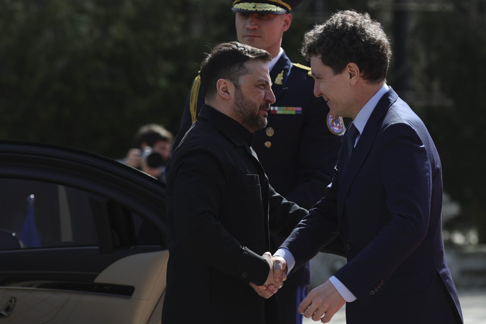 România și Ucraina vor colabora în domeniul energetic Președintele Klaus Iohannis și omologul său ucrainean, Volodimir Zelenski, au semnat joi, la Cotroceni, un acord-cadru de cooperare în sectorul energetic