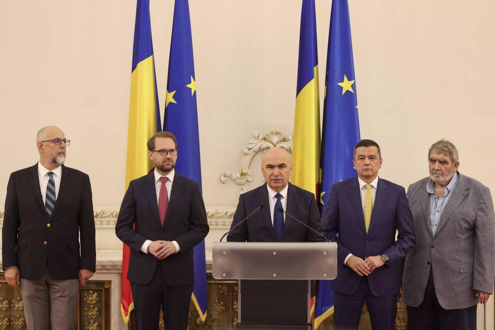 Fritz acuză PSD de incoerență politică, invocând votul moțiunii împotriva Dianei Buzoianu Președintele USR, Dominic Fritz, critică dur Partidul Social Democrat (PSD), acuzându-l de incoerență în acțiunile politice