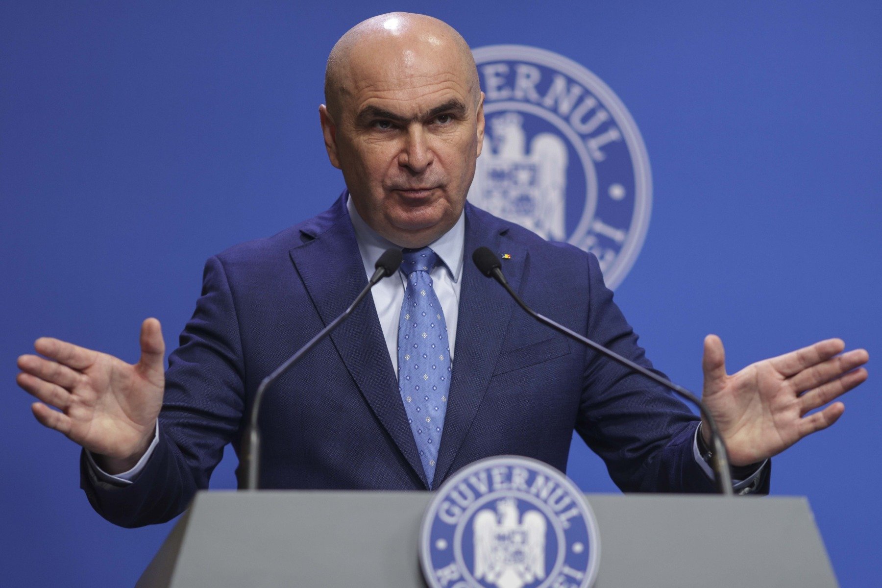Bolojan cere revizuirea regulii unanimității în UE Premierul României, Ilie Bolojan, a pledat pentru o posibilă revizuire a mecanismului votului în cadrul Uniunii Europene, potrivit unui interviu acordat publicației franceze „Le Figaro”