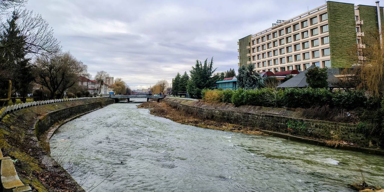 Vremea se răcorește în Maramureș: Cer variabil și temperaturi sub normal Maramureșenii se pot aștepta la o zi mai răcoroasă decât în intervalul precedent, cu temperaturi ușor sub mediile normale pentru această perioadă