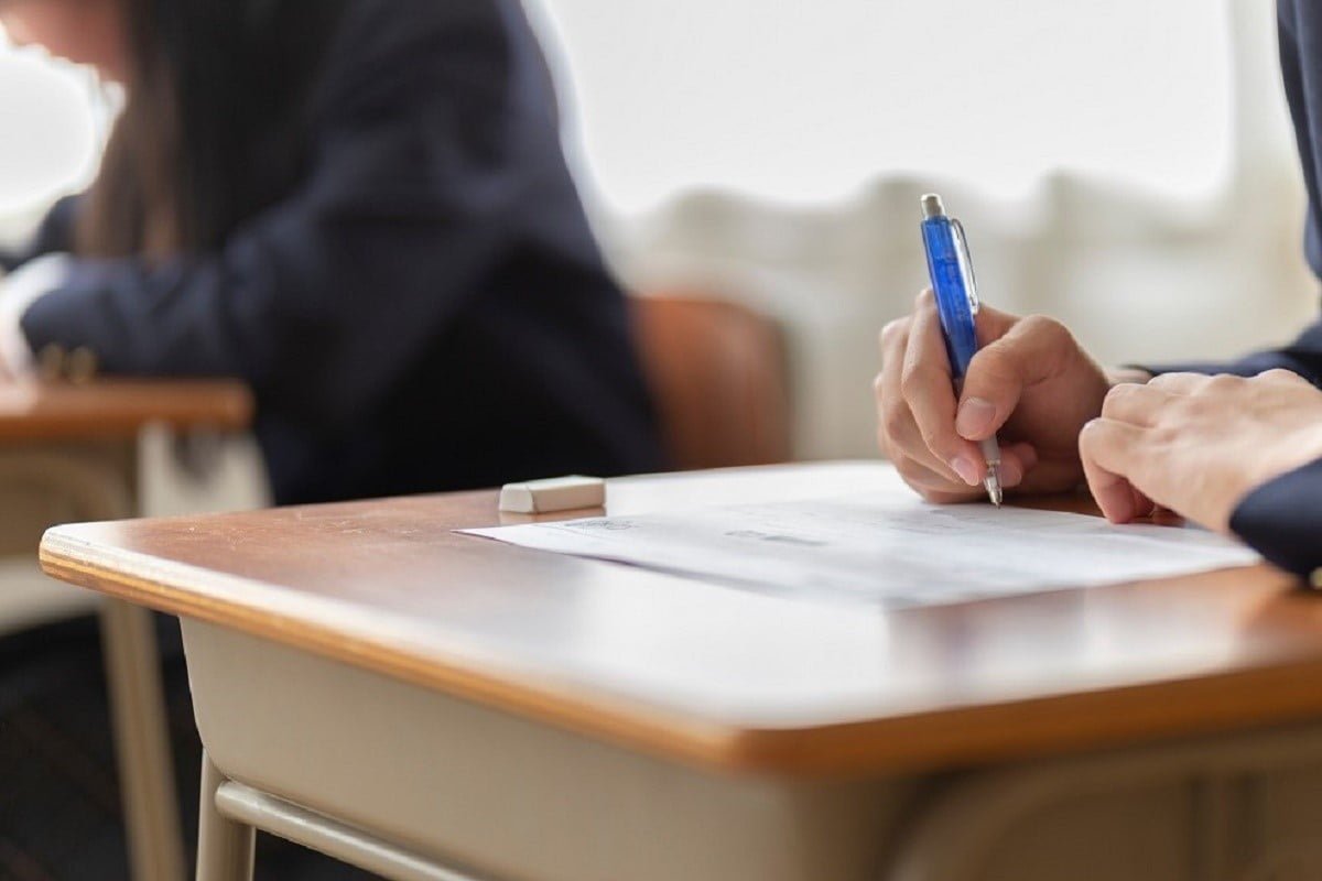 Simularea examenului de bacalaureat începe săptămâna viitoare în peste 1.350 de școli Ministerul Educației a anunțat că simularea probelor scrise din cadrul examenului național de bacalaureat va avea loc în peste 1.350 de unități de învățământ cu clase terminale de liceu
