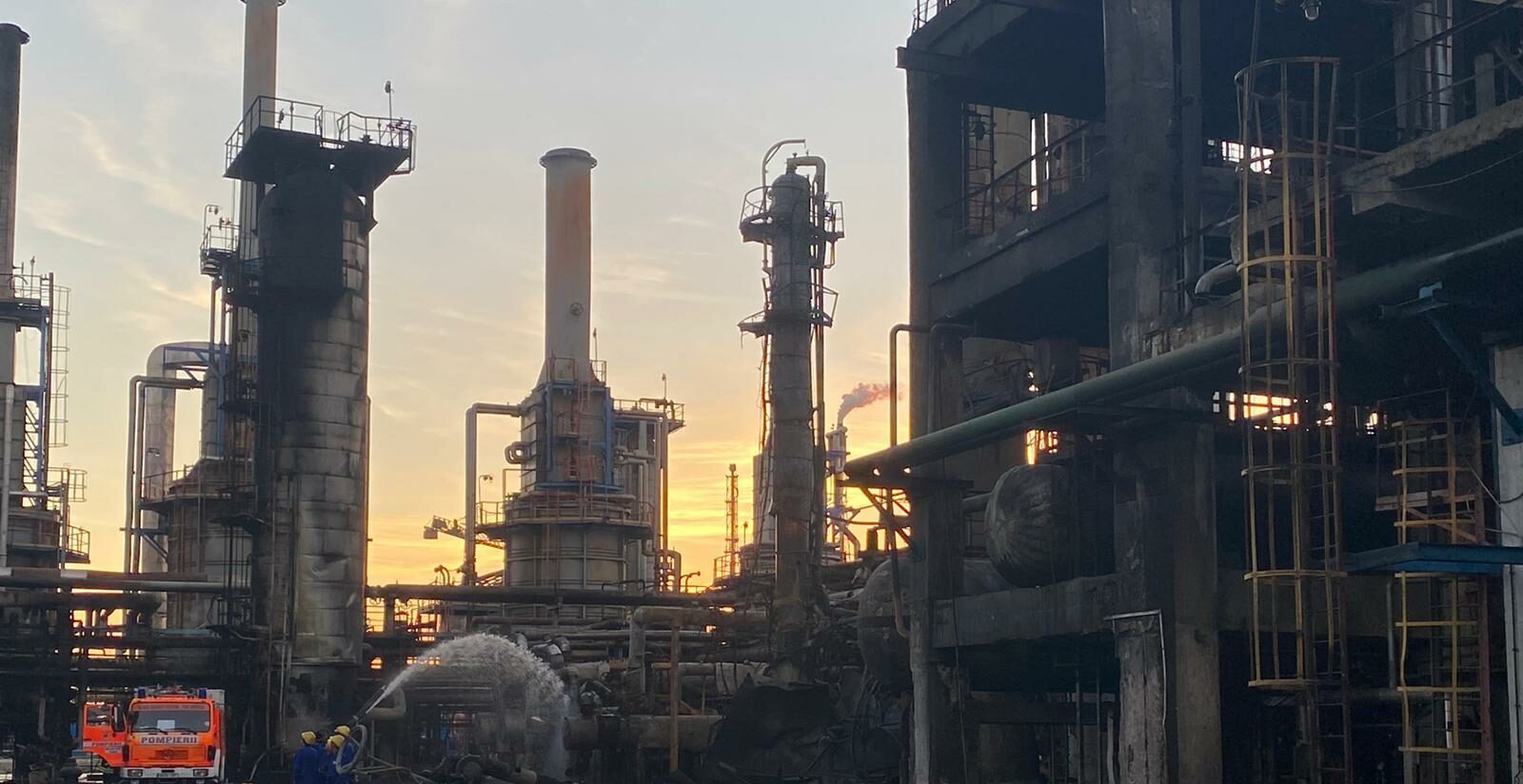 Rafinăriile Petromidia și Vega revin la capacitatea maximă după revizia planificată Rafinăriile Petromidia Năvodari și Vega Ploiești au finalizat revizia planificată și se pregătesc să revină la capacitatea optimă de producție în următoarele zile, potrivit unui comunicat emis vineri de Rompetrol Rafinare