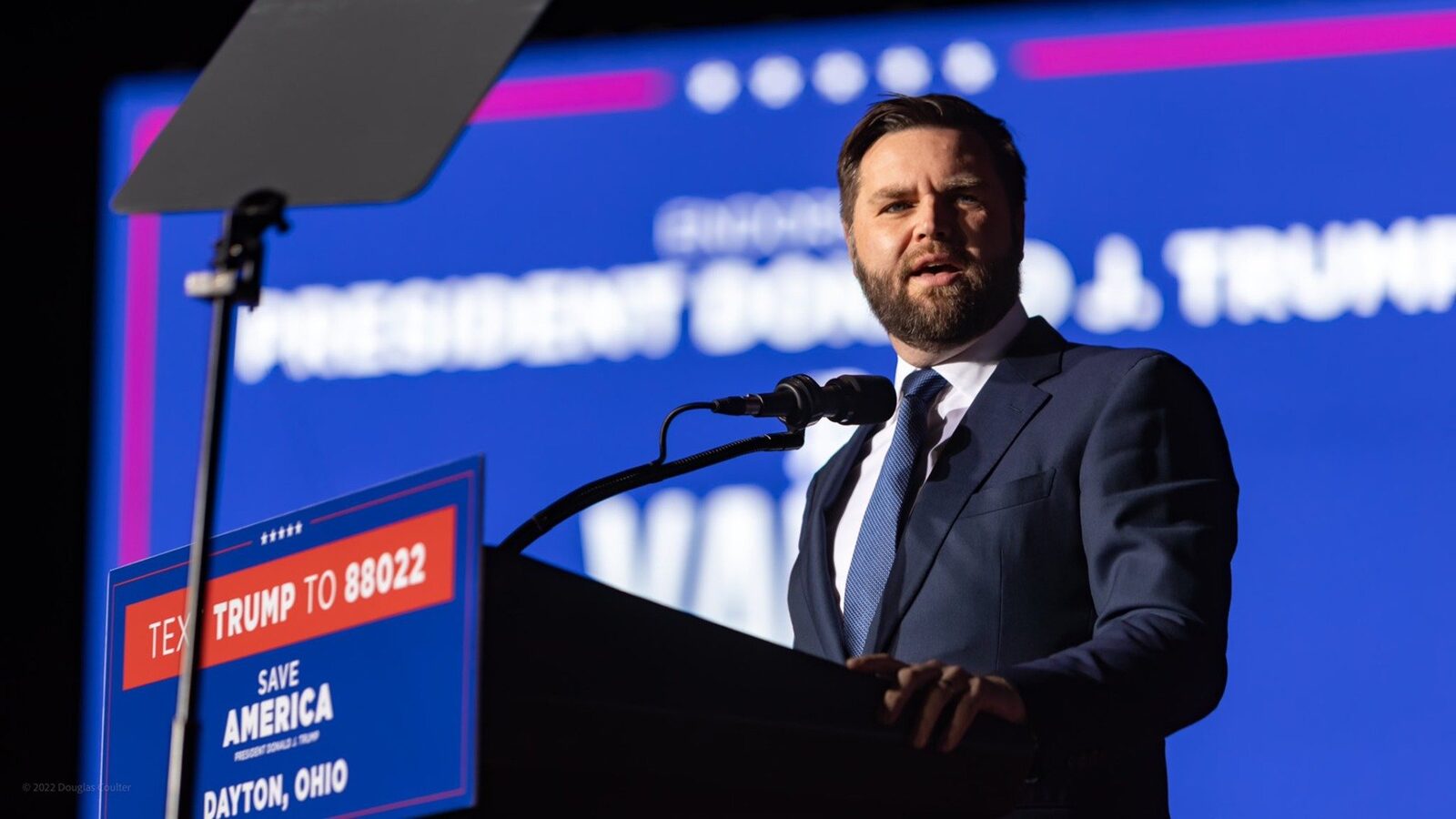 Vicepreședintele jd vance lansează „communion”, după succesul „hillbilly elegy”