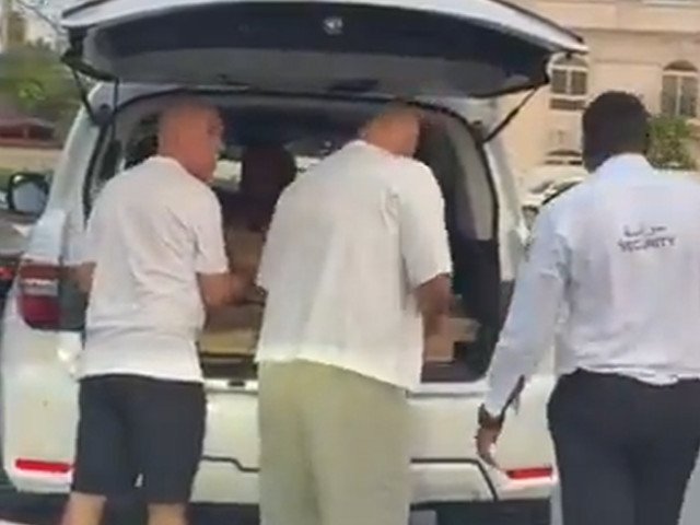 Cosmin Olăroiu, supranumit de fanii arabi după un gest neașteptat Antrenorul român Cosmin Olăroiu a stârnit un val de reacții în lumea arabă după un gest neobișnuit